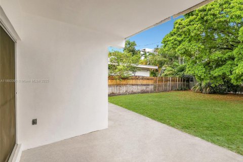 Casa en alquiler en Miami Beach, Florida, 3 dormitorios, 172.33 m2 № 1944170 - foto 30