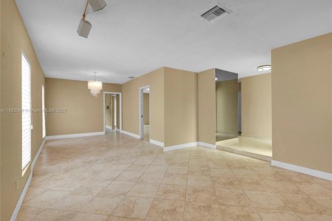 Casa en alquiler en Miami Beach, Florida, 3 dormitorios, 172.33 m2 № 1944170 - foto 7