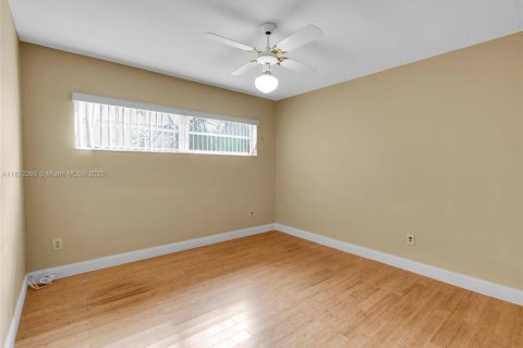 Casa en alquiler en Miami Beach, Florida, 3 dormitorios, 172.33 m2 № 1944170 - foto 16