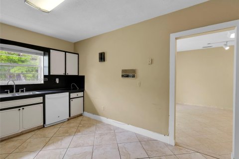 Casa en alquiler en Miami Beach, Florida, 3 dormitorios, 172.33 m2 № 1944170 - foto 12