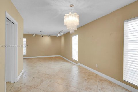 Casa en alquiler en Miami Beach, Florida, 3 dormitorios, 172.33 m2 № 1944170 - foto 5