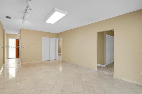 Casa en alquiler en Miami Beach, Florida, 3 dormitorios, 172.33 m2 № 1944170 - foto 14