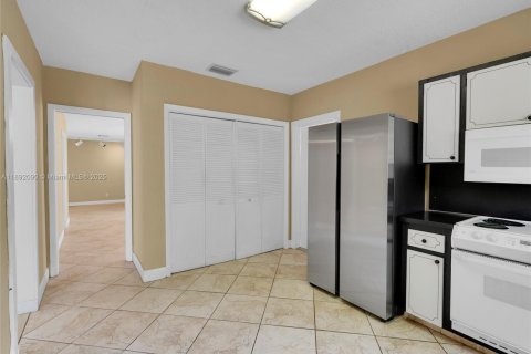 Casa en alquiler en Miami Beach, Florida, 3 dormitorios, 172.33 m2 № 1944170 - foto 11