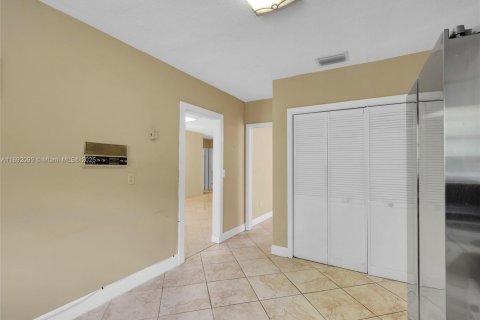 Casa en alquiler en Miami Beach, Florida, 3 dormitorios, 172.33 m2 № 1944170 - foto 10