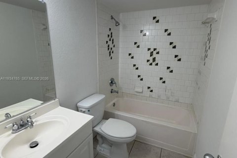 Снять в аренду кондоминиум в Корал-Спрингс, Флорида 2 спальни, 81.75м2, № 2051391 - фото 8