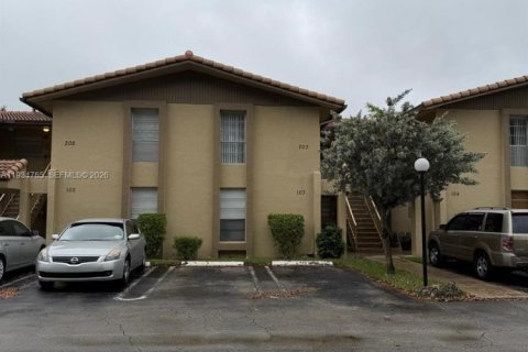 Кондоминиум с 2 спальнями в Корал-Спрингс, Флорида № 2051391