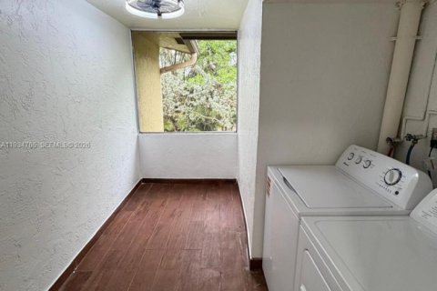 Снять в аренду кондоминиум в Корал-Спрингс, Флорида 2 спальни, 81.75м2, № 2051391 - фото 9