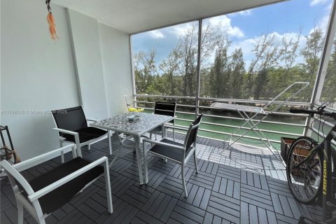 Condominio en venta en North Miami Beach, Florida, 1 dormitorio, 80.36 m2 № 1712102 - foto 11
