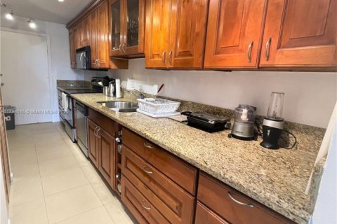Condominio en venta en North Miami Beach, Florida, 1 dormitorio, 80.36 m2 № 1712102 - foto 4