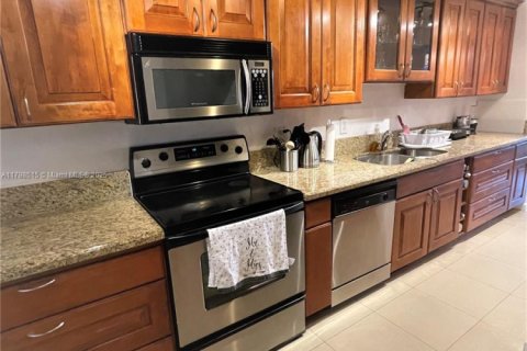 Condominio en venta en North Miami Beach, Florida, 1 dormitorio, 80.36 m2 № 1712102 - foto 3