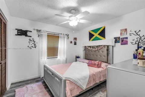 House in Coral Springs, Florida 4 bedrooms, 184.32 sq.m. № 1811206 - photo 26