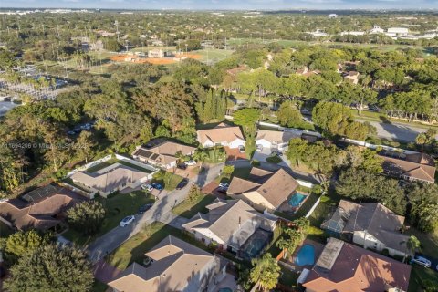 House in Coral Springs, Florida 4 bedrooms, 184.32 sq.m. № 1811206 - photo 7