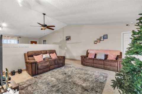 House in Coral Springs, Florida 4 bedrooms, 184.32 sq.m. № 1811206 - photo 14