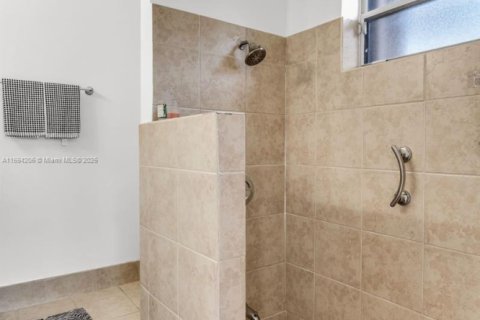 House in Coral Springs, Florida 4 bedrooms, 184.32 sq.m. № 1811206 - photo 24