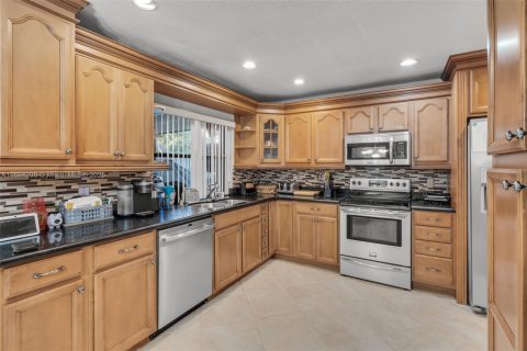 House in Coral Springs, Florida 4 bedrooms, 184.32 sq.m. № 1811206 - photo 16