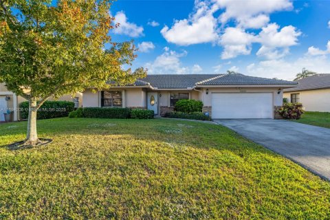 House in Coral Springs, Florida 4 bedrooms, 184.32 sq.m. № 1811206 - photo 1