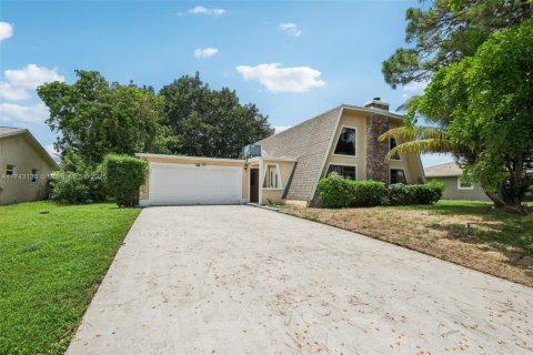 House in Royal Palm Beach, Florida 3 bedrooms, 154.78 sq.m. № 1698709 - photo 2