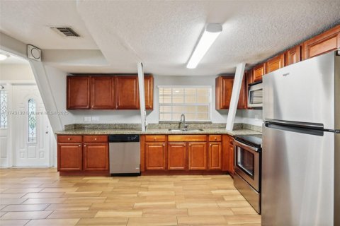 House in Royal Palm Beach, Florida 3 bedrooms, 154.78 sq.m. № 1698709 - photo 11