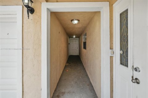 House in Royal Palm Beach, Florida 3 bedrooms, 154.78 sq.m. № 1698709 - photo 4