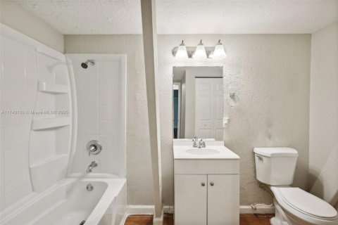 House in Royal Palm Beach, Florida 3 bedrooms, 154.78 sq.m. № 1698709 - photo 15