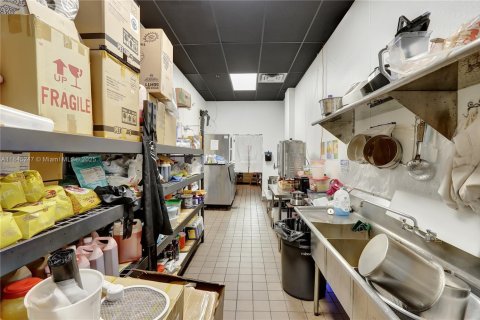 Propiedad comercial en venta en Fort Lauderdale, Florida № 1840828 - foto 11