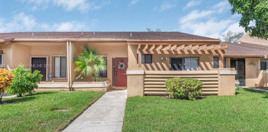 Casa en Plantation, Florida 3 dormitorios, 133.04 m2 № 1976904