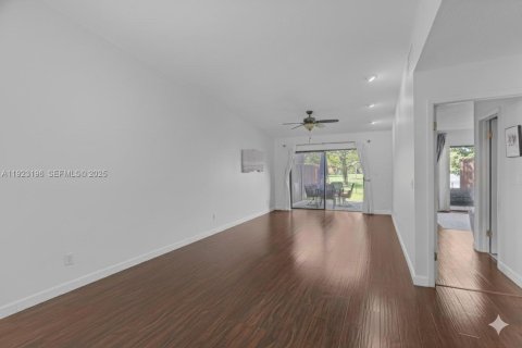 Casa en venta en Plantation, Florida, 3 dormitorios, 133.04 m2 № 1976904 - foto 11