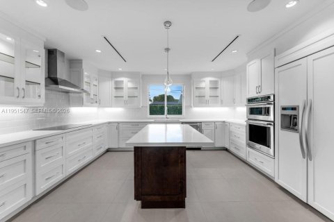 Casa en venta en Miami, Florida, 5 dormitorios, 265.98 m2 № 2008540 - foto 24