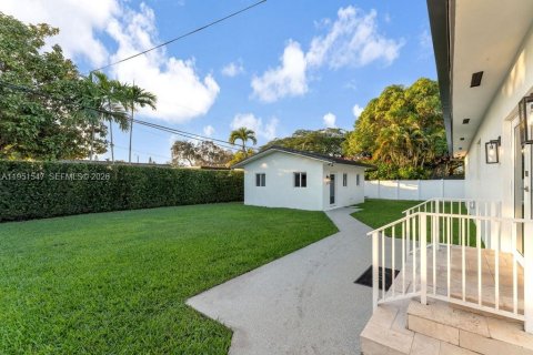 Casa en venta en Miami, Florida, 5 dormitorios, 265.98 m2 № 2008540 - foto 5