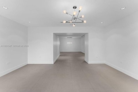 Casa en venta en Miami, Florida, 5 dormitorios, 265.98 m2 № 2008540 - foto 17