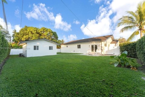 Casa en venta en Miami, Florida, 5 dormitorios, 265.98 m2 № 2008540 - foto 4