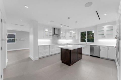 Casa en venta en Miami, Florida, 5 dormitorios, 265.98 m2 № 2008540 - foto 23