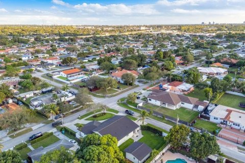 Casa en venta en Miami, Florida, 5 dormitorios, 265.98 m2 № 2008540 - foto 10