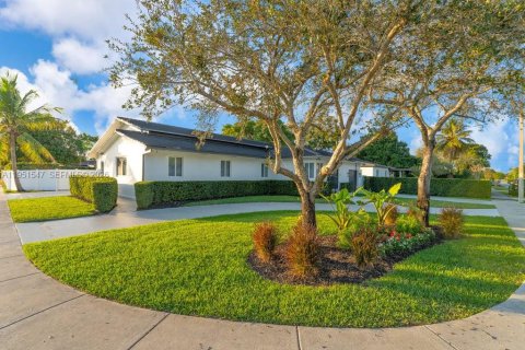 Casa en venta en Miami, Florida, 5 dormitorios, 265.98 m2 № 2008540 - foto 3