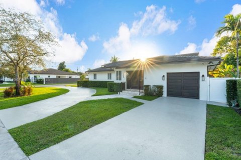 Casa en venta en Miami, Florida, 5 dormitorios, 265.98 m2 № 2008540 - foto 2