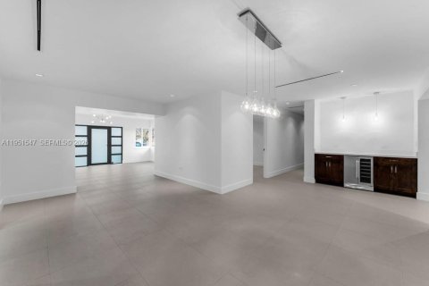 Casa en venta en Miami, Florida, 5 dormitorios, 265.98 m2 № 2008540 - foto 20