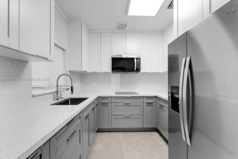 Casa en venta en Miami, Florida, 5 dormitorios, 265.98 m2 № 2008540 - foto 30