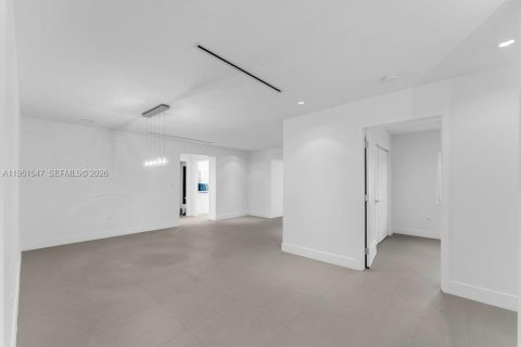 Casa en venta en Miami, Florida, 5 dormitorios, 265.98 m2 № 2008540 - foto 22