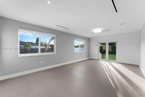 Casa en venta en Miami, Florida, 5 dormitorios, 265.98 m2 № 2008540 - foto 27