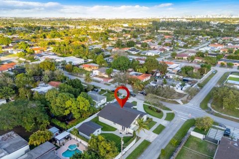 Casa en venta en Miami, Florida, 5 dormitorios, 265.98 m2 № 2008540 - foto 12