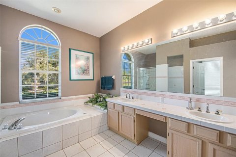 House in Fish Hawk, Florida 6 bedrooms, 481.33 sq.m. № 1767033 - photo 23