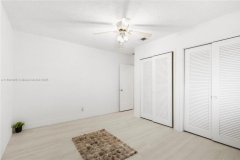 House in Tamarac, Florida 2 bedrooms, 154.22 sq.m. № 1809112 - photo 13