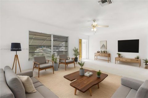 House in Tamarac, Florida 2 bedrooms, 154.22 sq.m. № 1809112 - photo 4