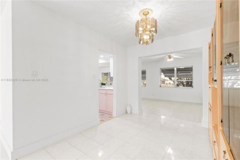 House in Tamarac, Florida 2 bedrooms, 154.22 sq.m. № 1809112 - photo 8