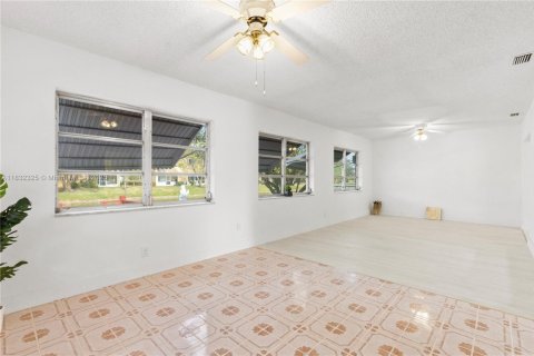 House in Tamarac, Florida 2 bedrooms, 154.22 sq.m. № 1809112 - photo 22