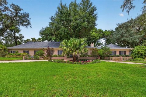 House in Temple Terrace, Florida 4 bedrooms, 422.24 sq.m. № 2302411