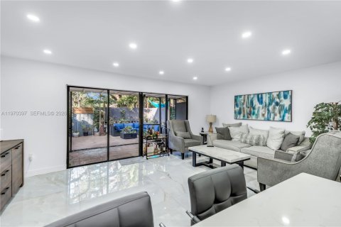 Touwnhouse à vendre à Hollywood, Floride: 3 chambres, 123.56 m2 № 2169882 - photo 6