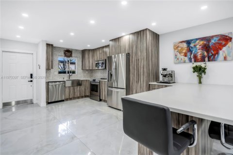 Touwnhouse à vendre à Hollywood, Floride: 3 chambres, 123.56 m2 № 2169882 - photo 11