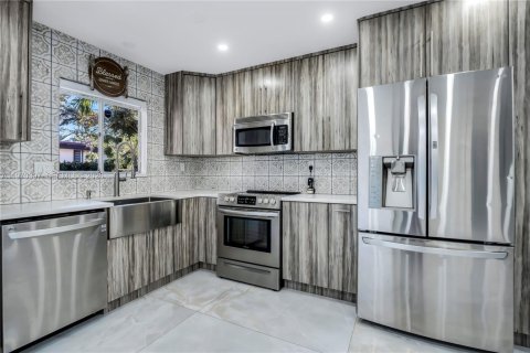 Touwnhouse à vendre à Hollywood, Floride: 3 chambres, 123.56 m2 № 2169882 - photo 9