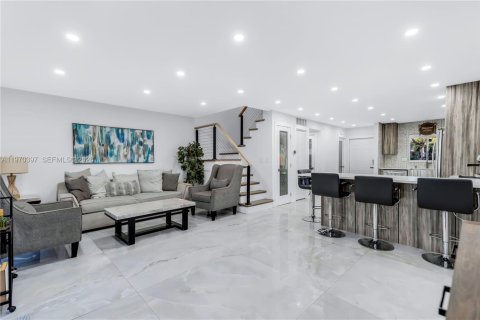 Touwnhouse à vendre à Hollywood, Floride: 3 chambres, 123.56 m2 № 2169882 - photo 3